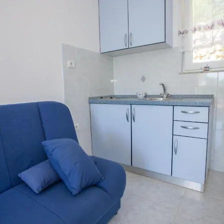 Apartment Rea With Pool